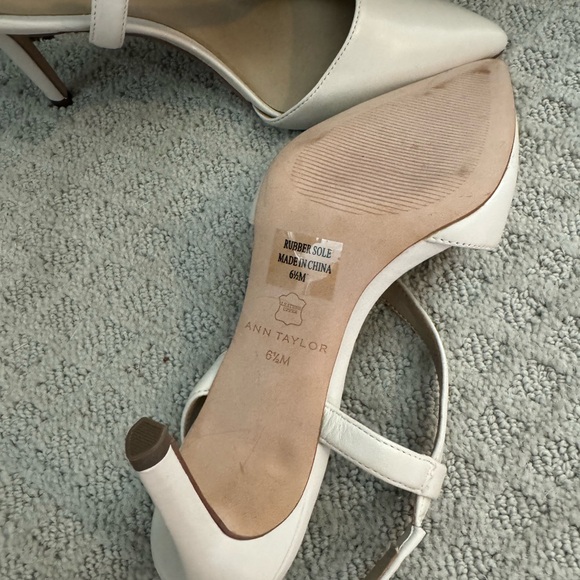 Ann Taylor cream heels - Picture 2 of 3